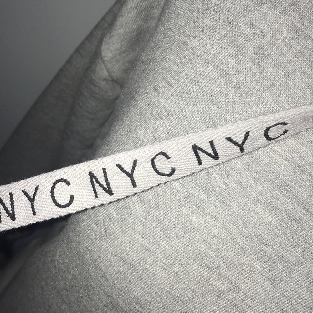 Forever 21 NYC Cropped hoodie - Picture 4 of 7